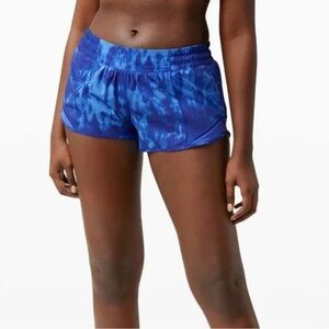 Lululemon Hotty Hot Size 6 2.5 in Blue Tie Dye Shorts